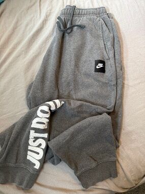 Men’s Nike Jogger Pants - Comfort Fit
